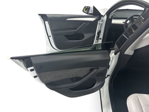 Certified 2023 Tesla Model Y Long Range AWD/4WD image 10