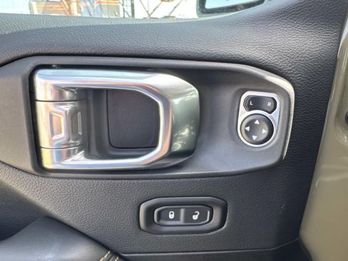 Used 2025 Jeep Gladiator Sport AWD/4WD image 21