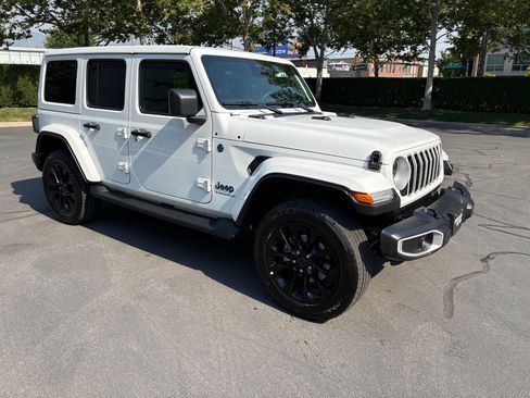 Used 2025 Jeep Wrangler Unlimited Sahara AWD/4WD image 6