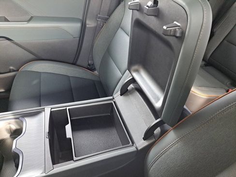 Certified 2025 GMC Acadia AT4 image 30