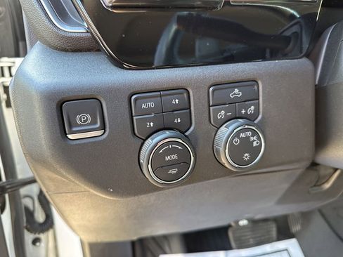 Used 2022 Chevrolet Silverado 1500 LT w/ Z71 Off-Road Package image 15