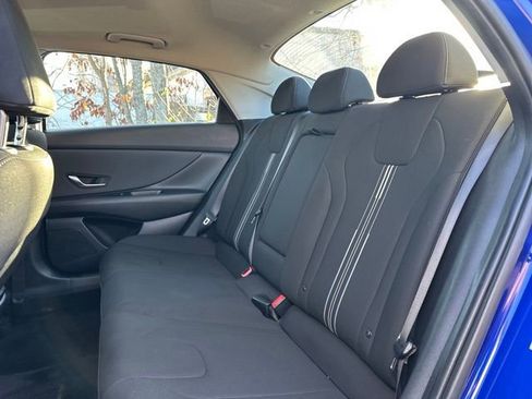 Used 2022 Hyundai Elantra SEL w/ Convenience + Premium Package image 18