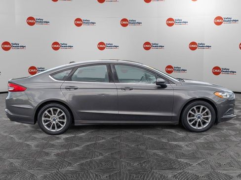 Used 2017 Ford Fusion SE FWD image 4