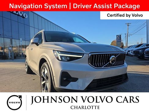 Certified 2023 Volvo XC40 B5 Plus w/ Driver Assist Package image 3