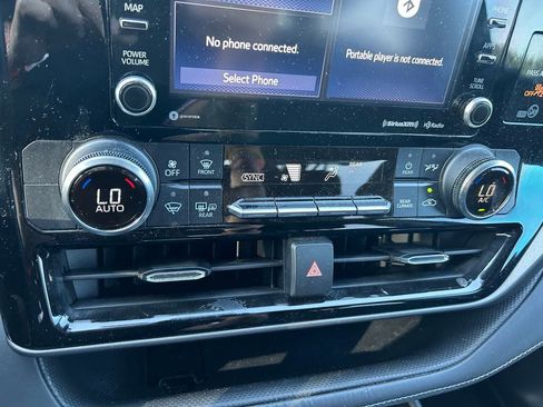 Used 2022 Toyota Highlander LE FWD image 26