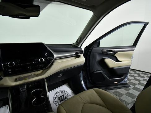 Used 2023 Toyota Highlander Limited image 20