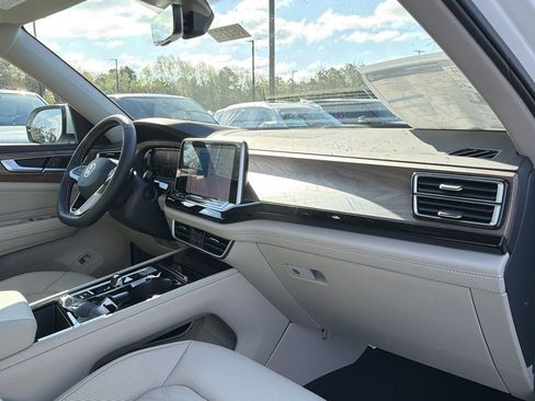 New 2026 Volkswagen Atlas SE FWD image 23