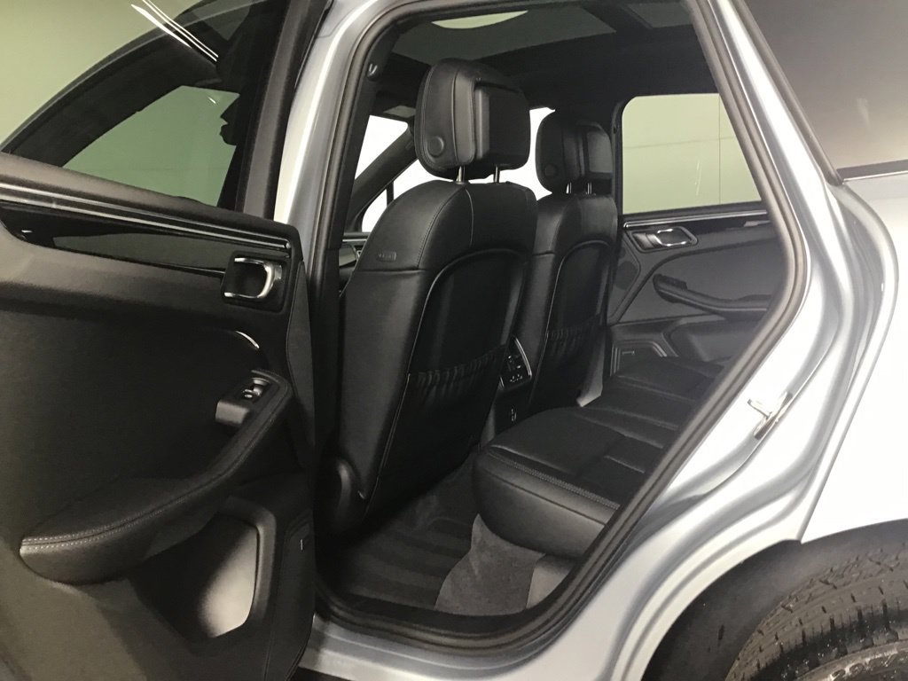Certified 2026 Porsche Macan AWD/4WD image 27