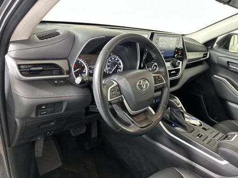 Used 2022 Toyota Highlander XLE image 13