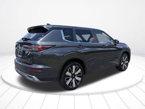 New 2026 Mitsubishi Outlander SE FWD image 3