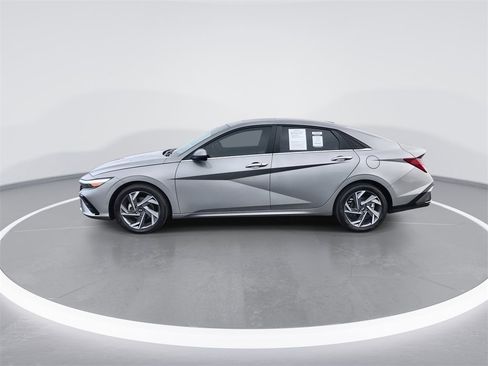 Used 2024 Hyundai Elantra SEL w/ Convenience Package image 5