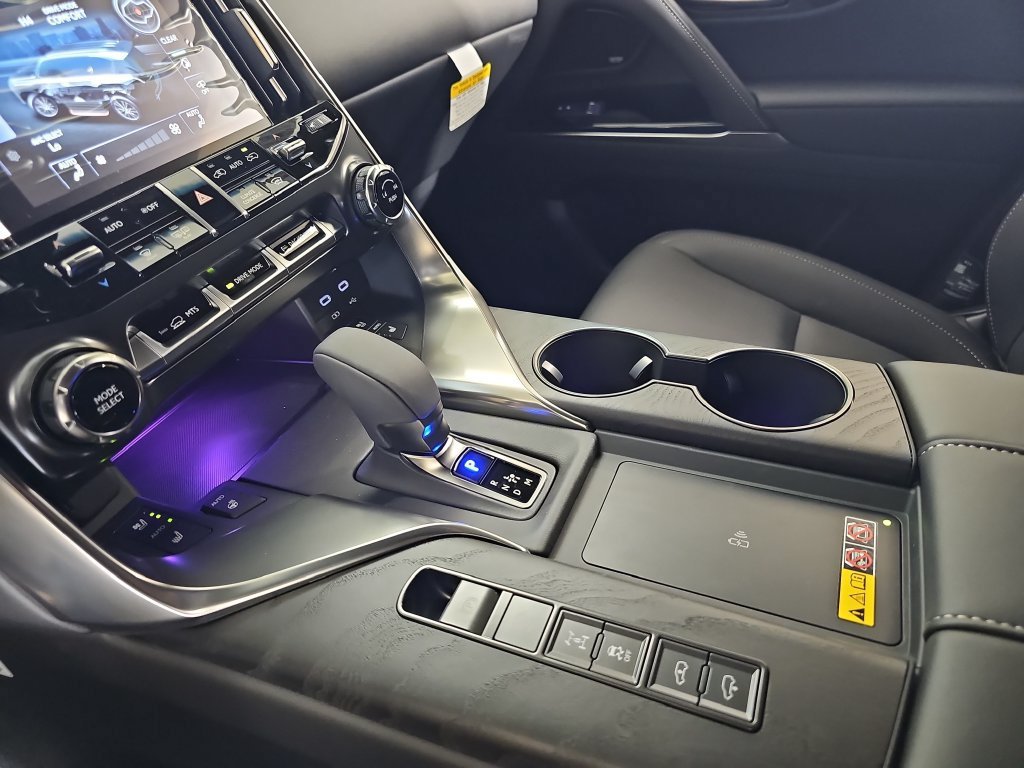 New 2026 Lexus LX 700h Luxury w/ Appearance Package AWD/4WD image 24