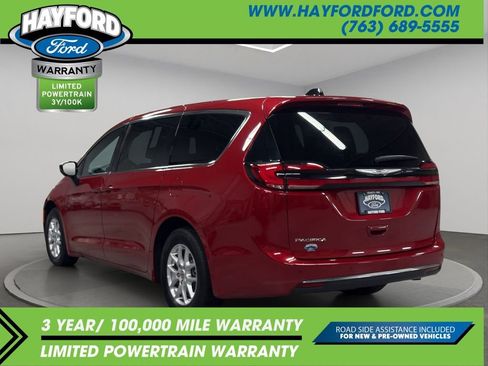 Used 2025 Chrysler Pacifica Select FWD image 5