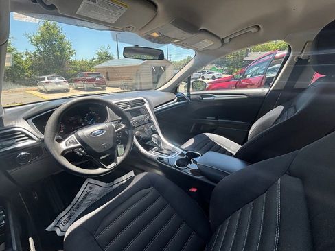 Used 2015 Ford Fusion SE FWD image 10