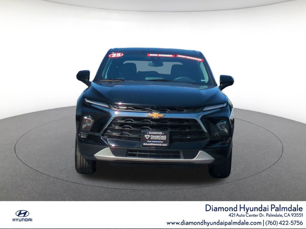Used 2025 Chevrolet Blazer LT FWD image 2