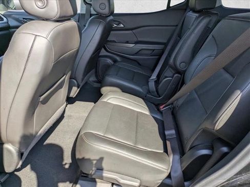 Used 2023 GMC Acadia SLT image 12