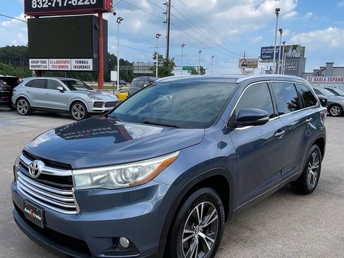 Used 2016 Toyota Highlander XLE FWD image 4