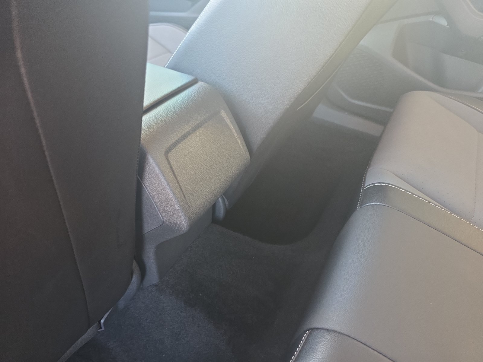 Used 2026 Volkswagen Jetta SE FWD image 32