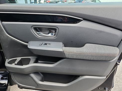 Used 2025 Honda Pilot Sport image 10