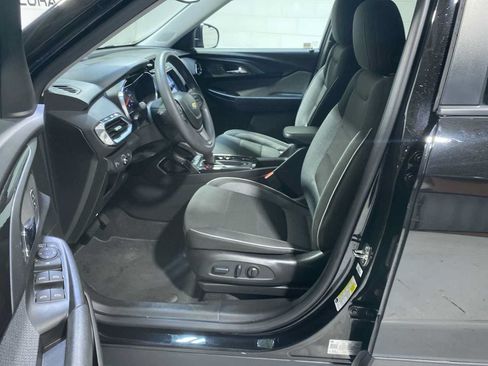 Used 2023 Chevrolet TrailBlazer LT w/ Convenience Package FWD image 2
