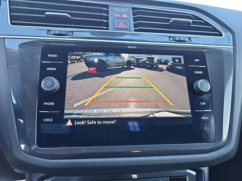 Used 2024 Volkswagen Tiguan SE image 32