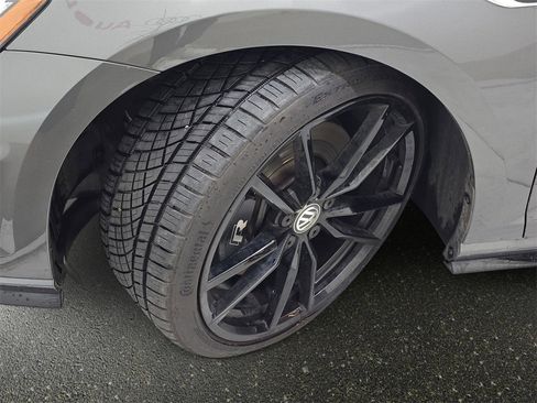 Used 2019 Volkswagen Golf R 4-Door image 32