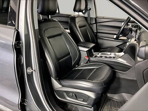 Used 2022 Ford Explorer XLT w/ Equipment Group 202A AWD/4WD image 28
