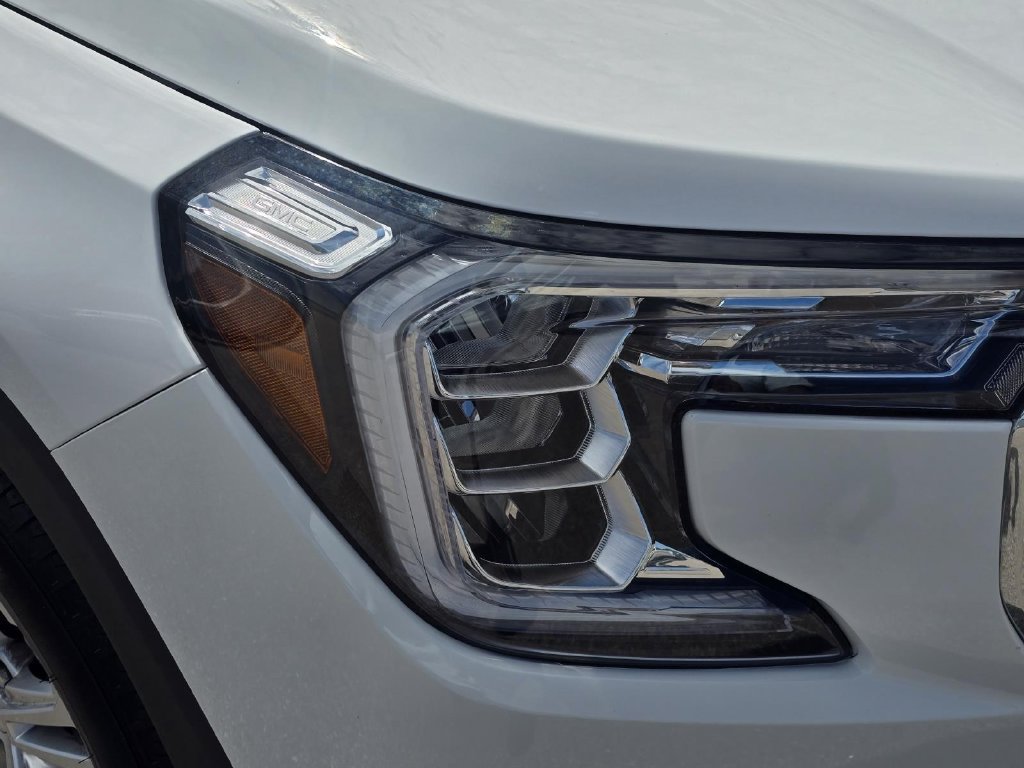 Used 2024 GMC Terrain SLE w/ Driver Convenience Package FWD image 4