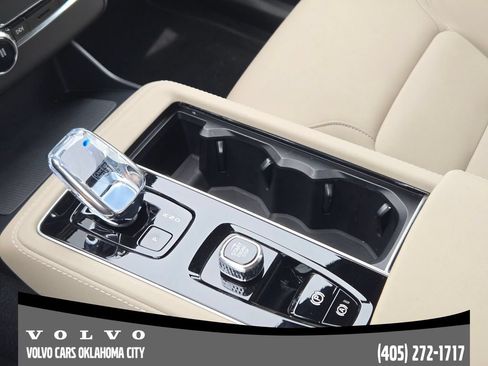 Used 2026 Volvo XC90 B5 Plus w/ Protection Package Premier AWD/4WD image 16