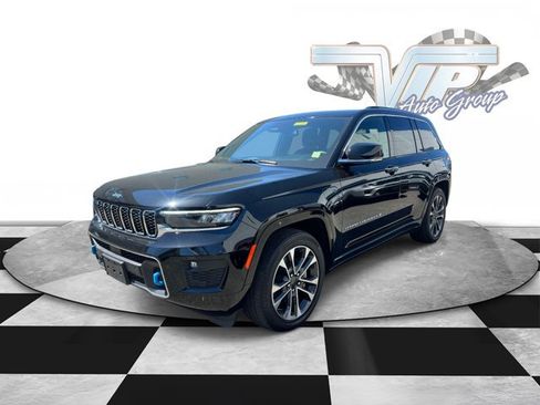 Certified 2023 Jeep Grand Cherokee Overland w/ Luxury Tech Group IV AWD/4WD image 3