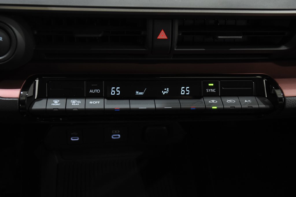 New 2027 Toyota Prius Plug-In Hybrid FWD image 21