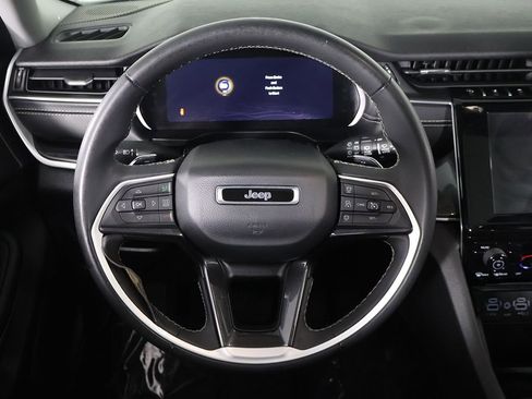 Used 2023 Jeep Grand Cherokee Laredo AWD/4WD image 37