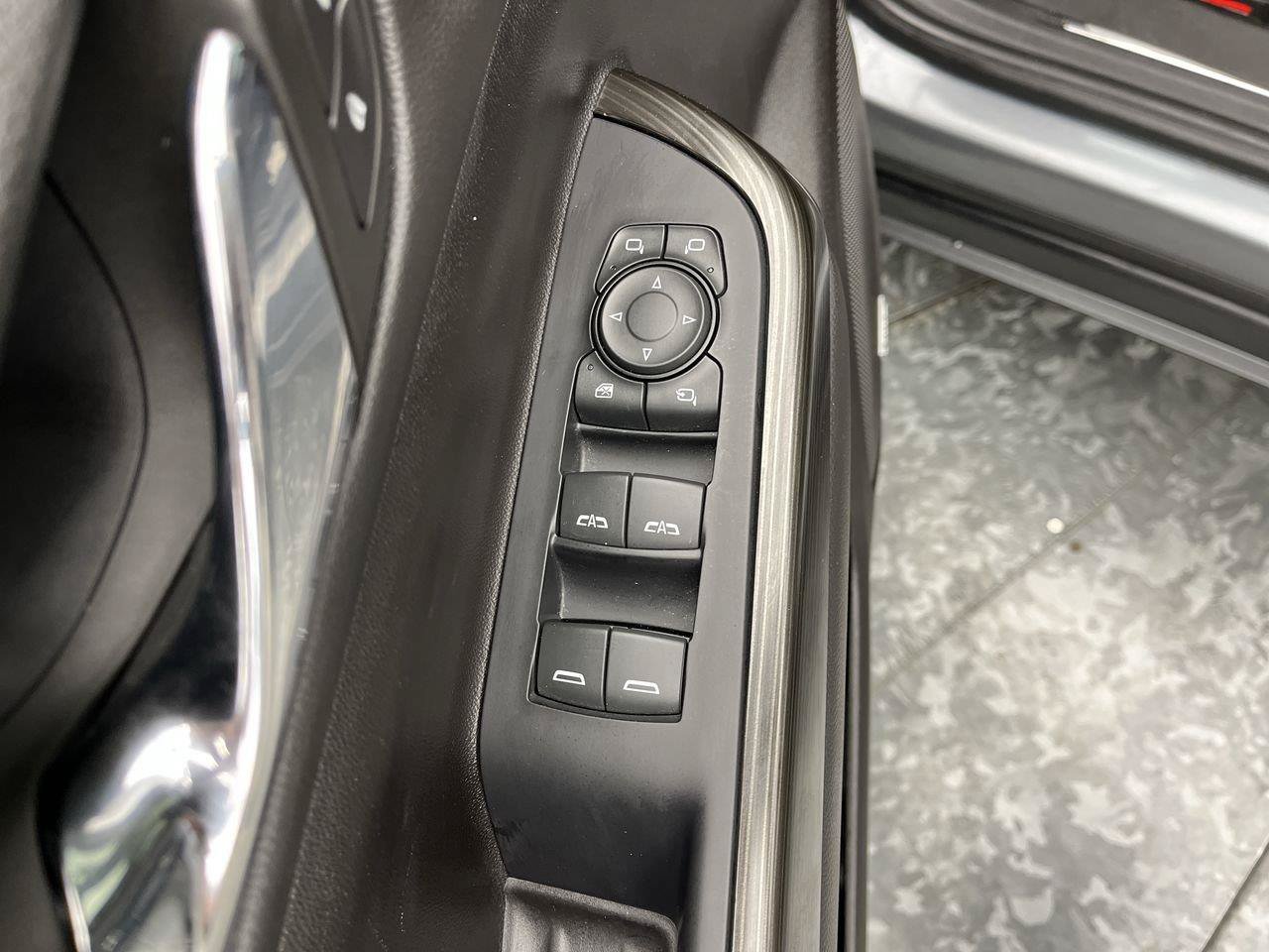 Certified 2022 GMC Acadia SLT w/ Elevation Edition AWD/4WD image 10