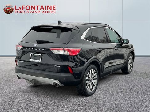 Used 2022 Ford Escape Titanium w/ Class II Trailer Tow Package image 7