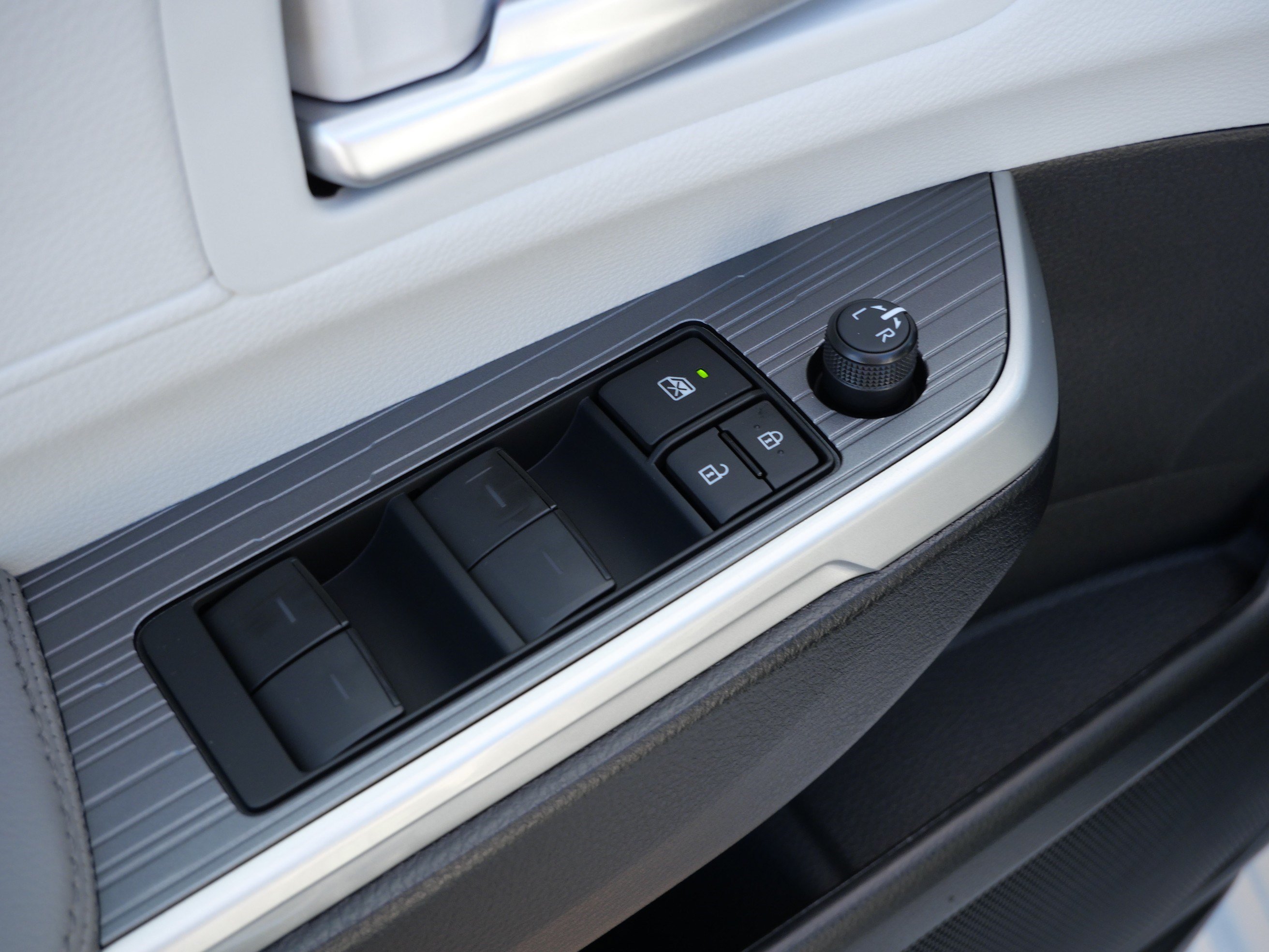Certified 2026 Toyota Sienna XLE FWD image 19