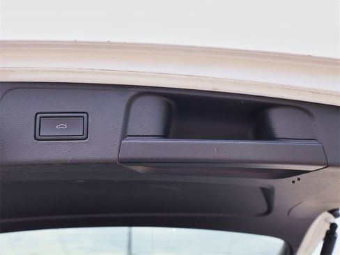 Certified 2022 Volkswagen Atlas SEL image 10