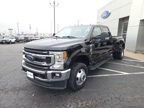 Used 2022 Ford F350 XLT image 2