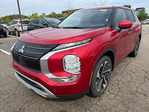 Used 2024 Mitsubishi Outlander SE FWD image 1