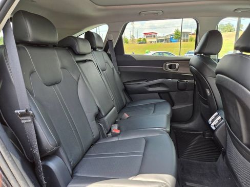 Used 2023 Kia Sorento S w/ Panoramic Sunroof Package AWD/4WD image 19
