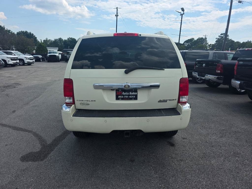 Used 2009 Chrysler Aspen Limited RWD image 3