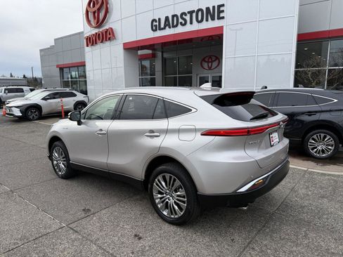 Certified 2021 Toyota Venza XLE image 3