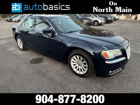 Used 2013 Chrysler 300 w/ Driver Convenience Group image 7