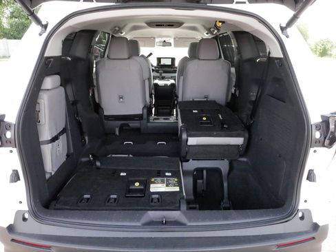 Certified 2026 Toyota Sienna LE FWD image 18