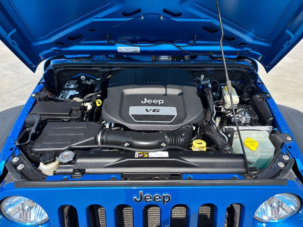 Used 2016 Jeep Wrangler Unlimited Sport w/ Connectivity Group AWD/4WD image 9