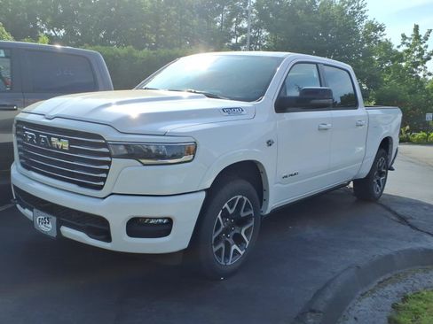 New 2026 RAM 1500 Laramie AWD/4WD image 3