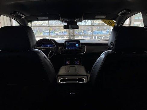 Used 2023 Chevrolet Suburban Premier AWD/4WD image 16