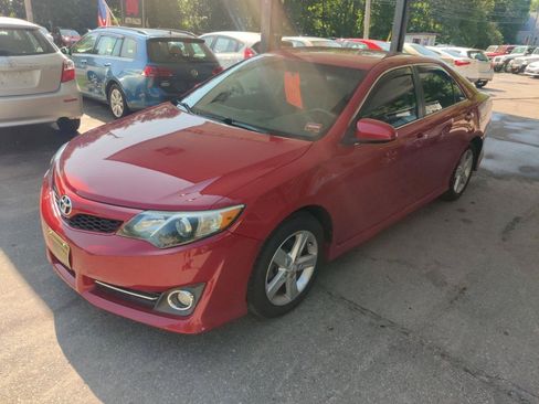 Used 2014 Toyota Camry SE FWD image 2