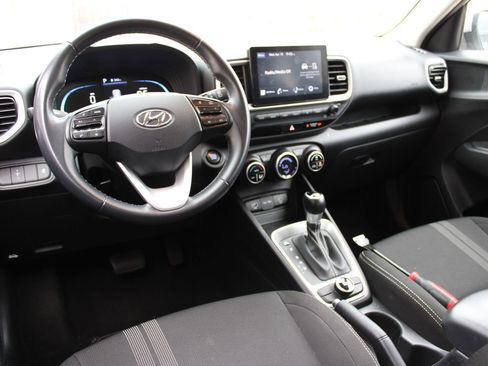 Used 2024 Hyundai Venue SEL image 5