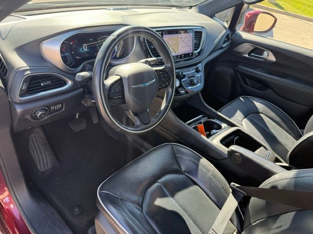 Used 2021 Chrysler Pacifica Limited w/ Uconnect Theater Family Group FWD image 6