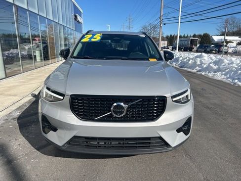 Certified 2025 Volvo XC40 B5 Plus image 6